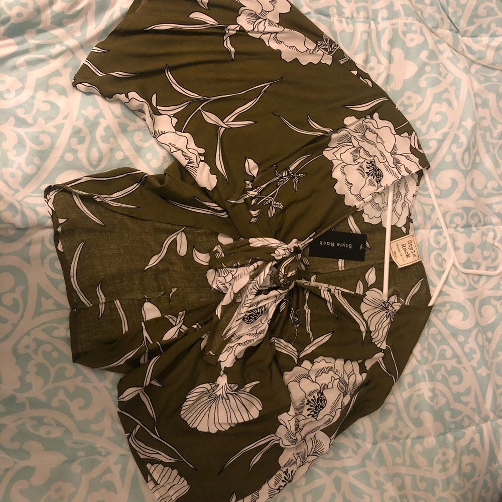 Green loose blouse with flowers
